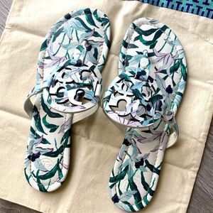 Tory Burch Miller Medallion Floral-Print Leather Flat Thong Sandals